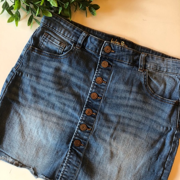 Indigo Rein Dresses & Skirts - 🌿EUC INDIGO REIN DENIM SKIRT WITH FRAYED HEM